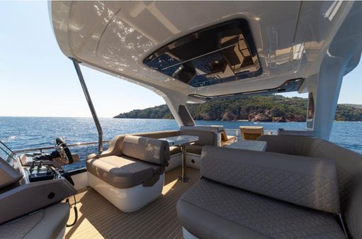 Galeon 560 Fly image