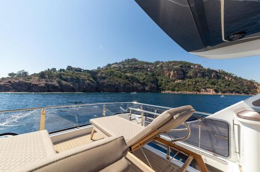 Galeon 560 Fly image