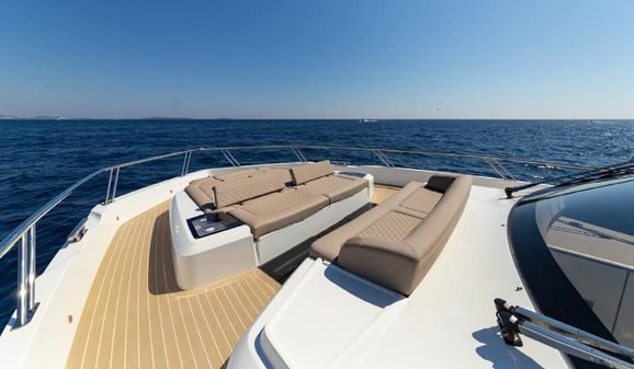 Galeon 560 Fly image