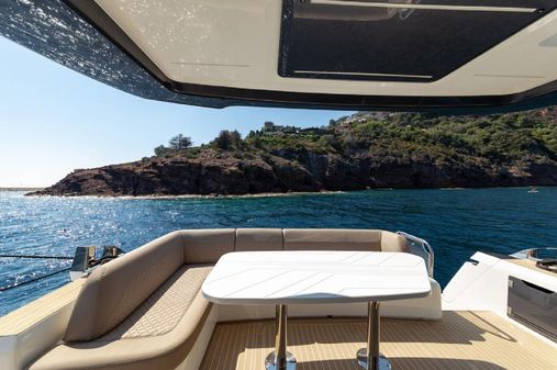 Galeon 560 Fly image