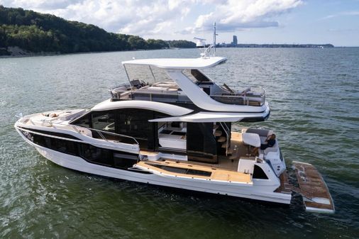 Galeon 560 Fly image