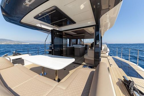 Galeon 560 Fly image