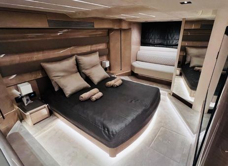 Galeon 560 Fly image