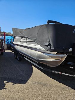 Tracker PONTOON-BOAT image