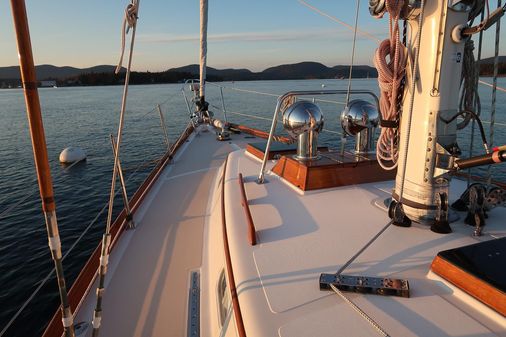 Hinckley Sou'wester 43 Sloop image