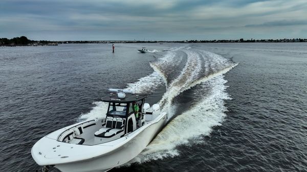 Tidewater 320 CC Adventure