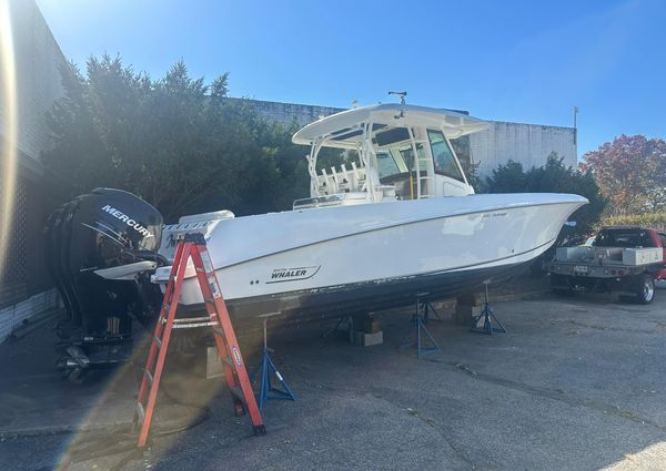 Boston Whaler 350 Outrage image