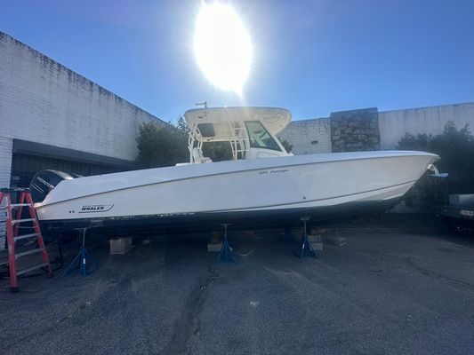 Boston Whaler 350 Outrage - main image