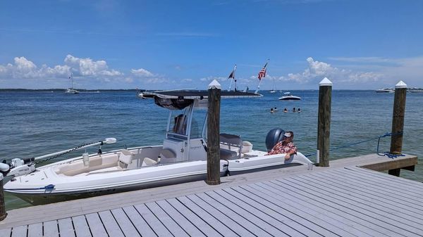 Robalo R200 Center Console 