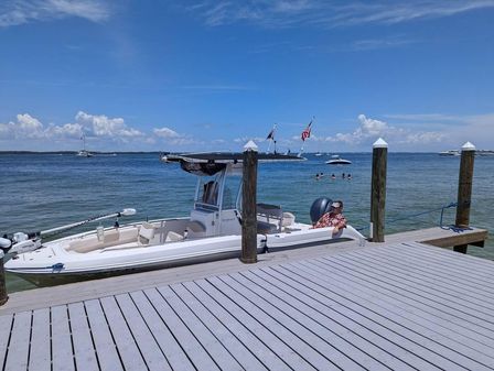 Robalo R200 Center Console image