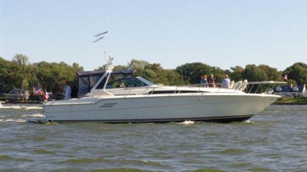 Sea Ray 460 Express Cruiser 