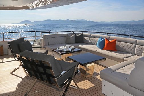 Heesen 3700 image