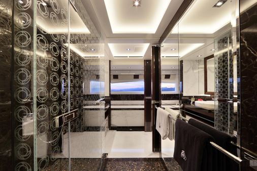 Heesen 3700 image