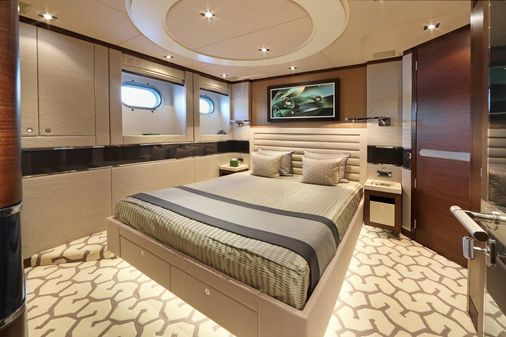 Heesen 3700 image