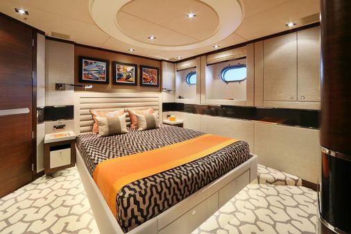 Heesen 3700 image