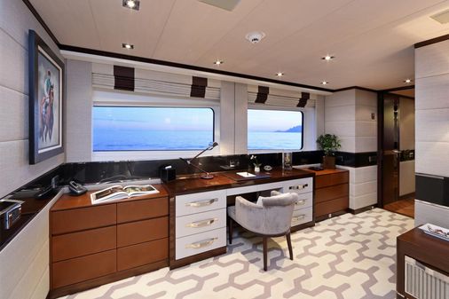 Heesen 3700 image