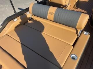 Bentley-pontoons 223-ELITE-SWINGBACK-DUAL-CAPTAIN image