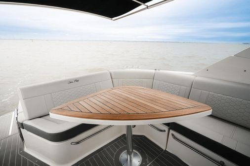 Sea Ray Sundancer 320 image