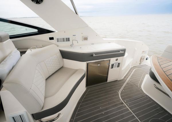 Sea Ray Sundancer 320 image