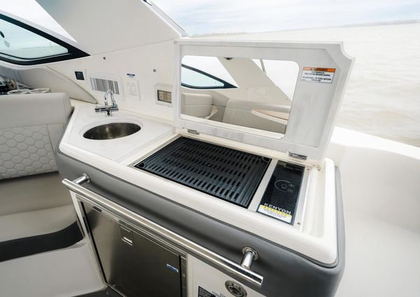 Sea Ray Sundancer 320 image