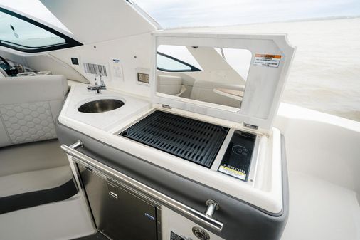 Sea Ray Sundancer 320 image