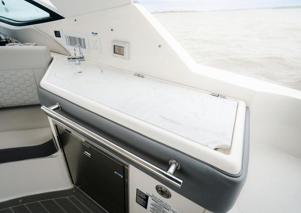 Sea Ray Sundancer 320 image