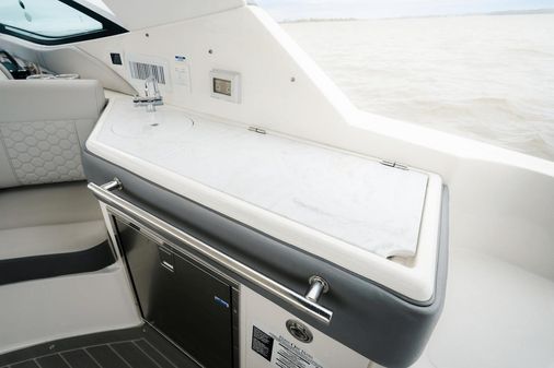 Sea Ray Sundancer 320 image