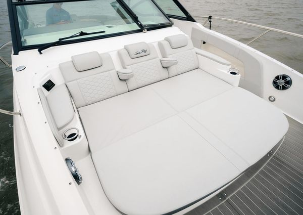 Sea Ray Sundancer 320 image