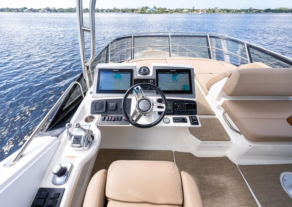 Sea Ray L590 Fly image