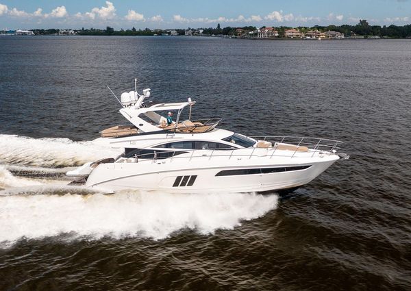 Sea Ray L590 Fly image