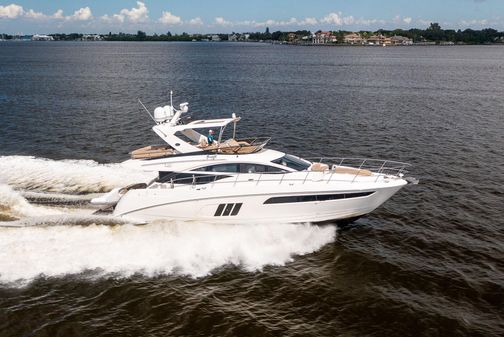 Sea Ray L590 Fly image