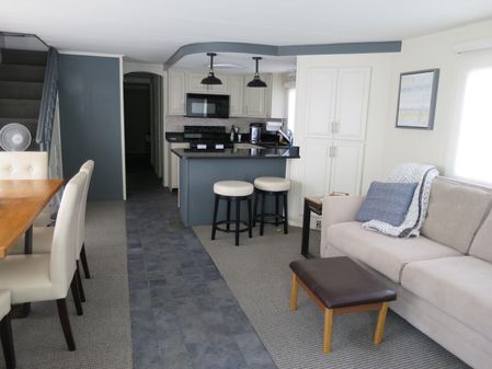 Monticello River Yacht Houseboat image