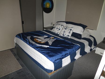 Monticello River Yacht Houseboat image