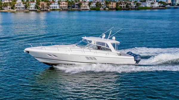 Intrepid 475 Sport Yacht