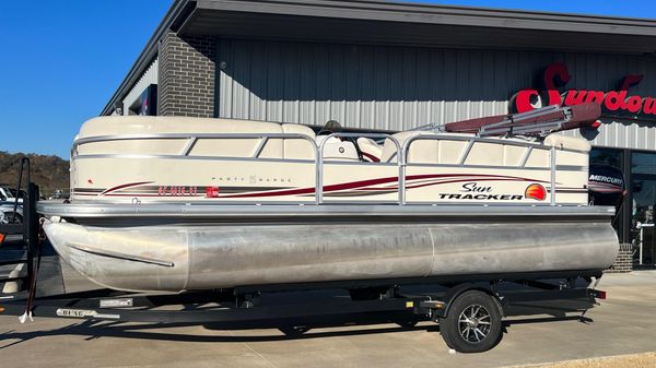 Sun Tracker PARTY BARGE 21 Signature Series 