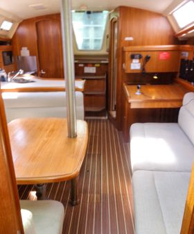 Hunter 36 image