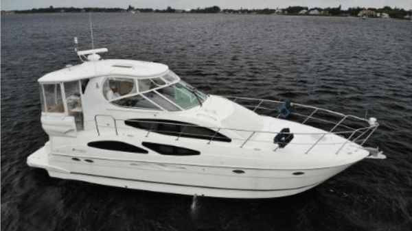 Cruisers Yachts 405 Express Motoryacht 