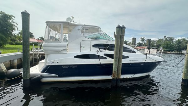 Cruisers Yachts 405 Express Motoryacht 