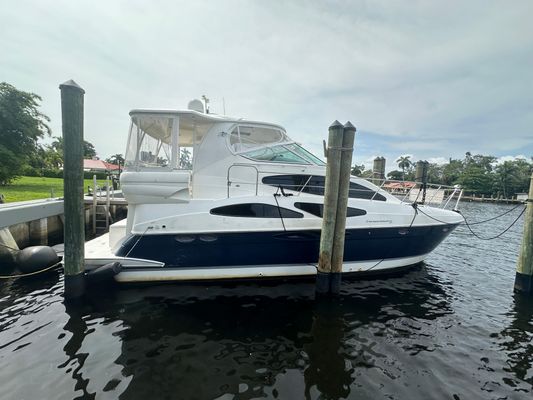 Cruisers Yachts 405 Express Motoryacht - main image