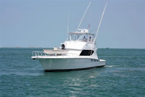 Hatteras Convertible image