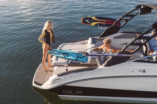 Sea-ray SLX-260-SURF image