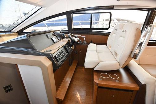 Sea Ray 400 Fly image