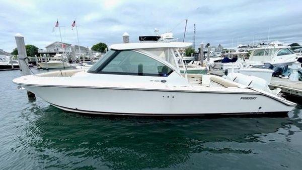Pursuit 325 DC 