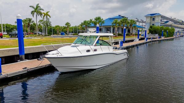 Boston Whaler 315 Conquest image