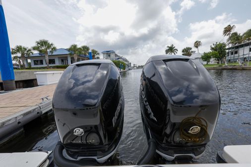 Boston Whaler 315 Conquest image