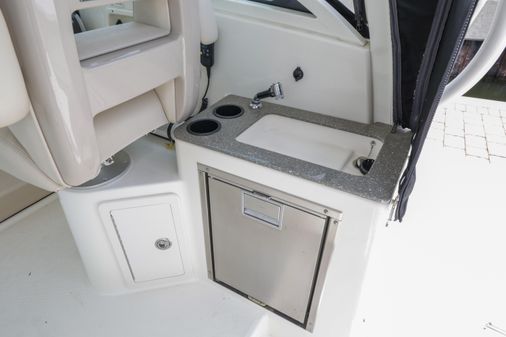 Boston Whaler 315 Conquest image