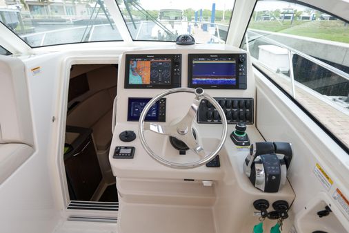 Boston Whaler 315 Conquest image