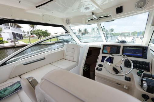 Boston Whaler 315 Conquest image