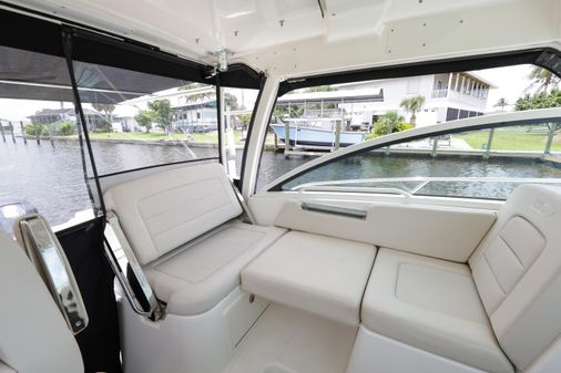 Boston Whaler 315 Conquest image