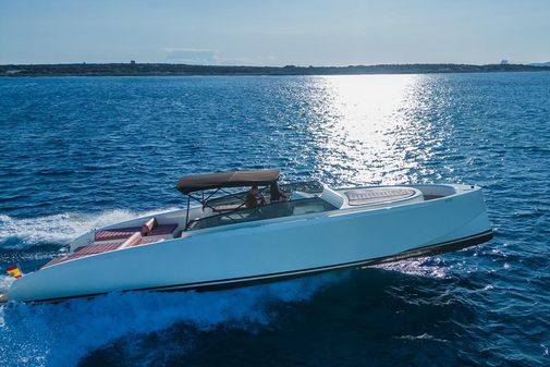 Vanquish Yachts VQ43 image